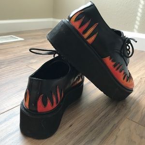 UNIF FLAME CREEPERS